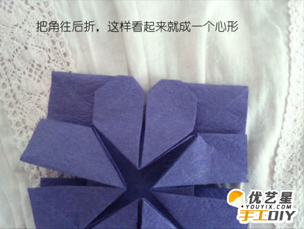 美丽的爱心花球手工diy 美丽的折纸花球diy手工教程_www.youyix.com